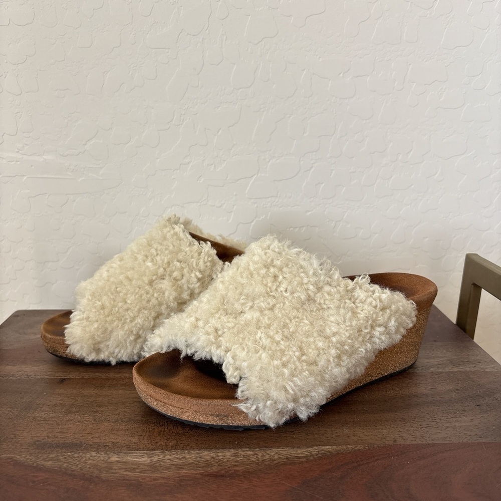 Birkenstock papillio Cream Fuzzy leather Platform Sandals. 10